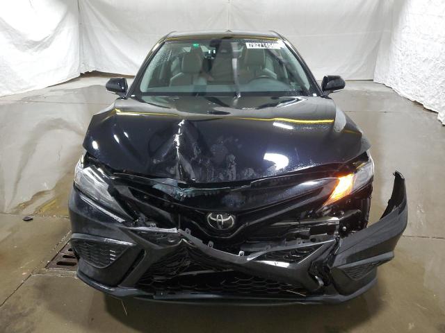 4T1G11AK6PU808370 - 2023 TOYOTA CAMRY SE NIGHT SHADE BLACK photo 5