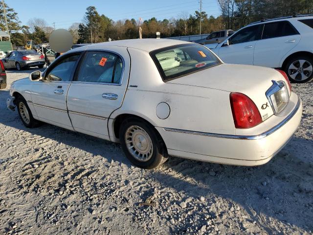 1LNHM81W0XY661267 - 1999 LINCOLN TOWN CAR EXECUTIVE WHITE photo 2