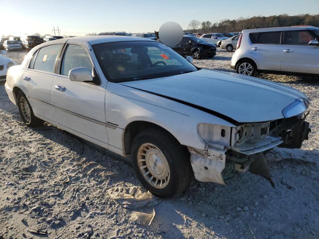 1LNHM81W0XY661267 - 1999 LINCOLN TOWN CAR EXECUTIVE WHITE photo 4