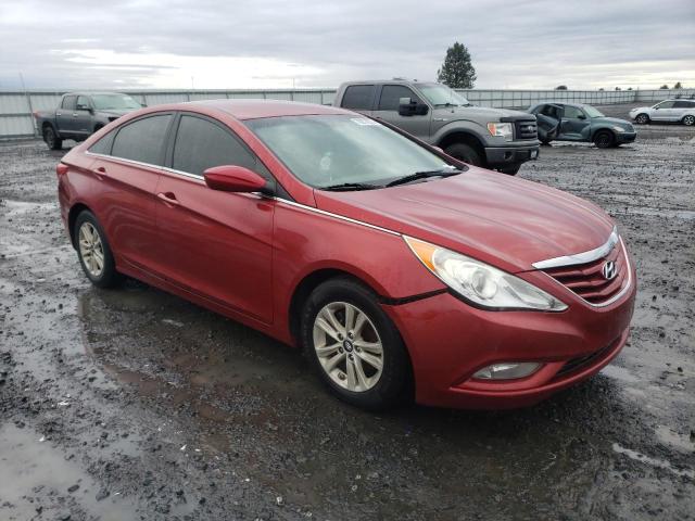 5NPEB4AC1DH690365 - 2013 HYUNDAI SONATA GLS RED photo 4