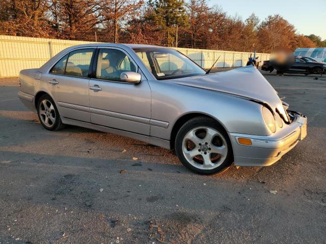 WDBJF65J52B496121 - 2002 MERCEDES-BENZ E 320 SILVER photo 4