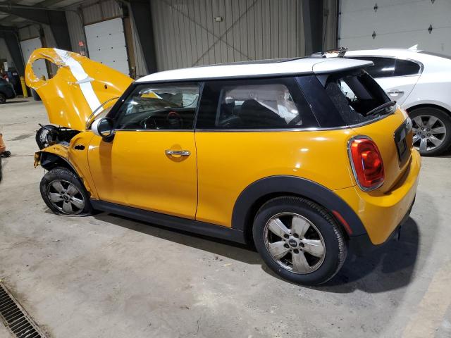 WMWXP5C57H3B15672 - 2017 MINI COOPER GOLD photo 2