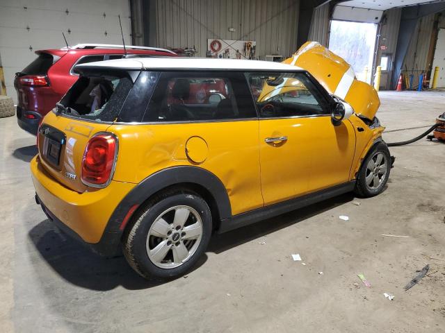 WMWXP5C57H3B15672 - 2017 MINI COOPER GOLD photo 3