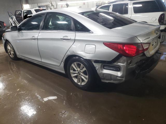 5NPEB4AC1CH444995 - 2012 HYUNDAI SONATA GLS SILVER photo 2