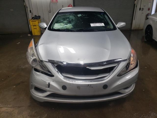 5NPEB4AC1CH444995 - 2012 HYUNDAI SONATA GLS SILVER photo 5