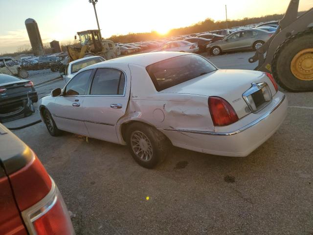 1LNHM82W62Y626367 - 2002 LINCOLN TOWN CAR SIGNATURE WHITE photo 2