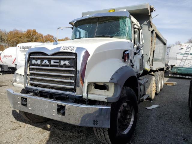 1M2AX07C4HM034958 - 2017 MACK 700 GU700 WHITE photo 2