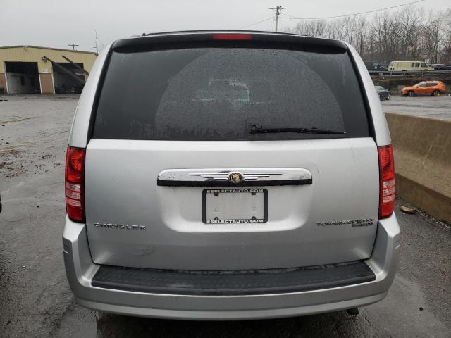 2A4RR2D18AR330935 - 2010 CHRYSLER TOWN AND C LX SILVER photo 6