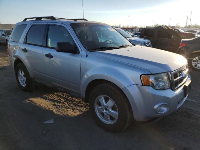 1FMCU0D76BKA49649 - 2011 FORD ESCAPE XLT SILVER photo 4