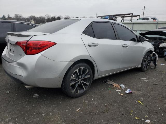 2T1BURHE9JC979882 - 2018 TOYOTA COROLLA L SILVER photo 3