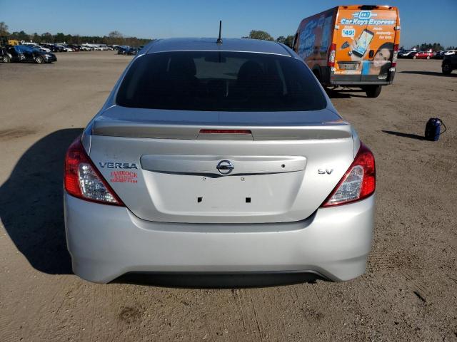 3N1CN7AP3JK393721 - 2018 NISSAN VERSA S SILVER photo 6