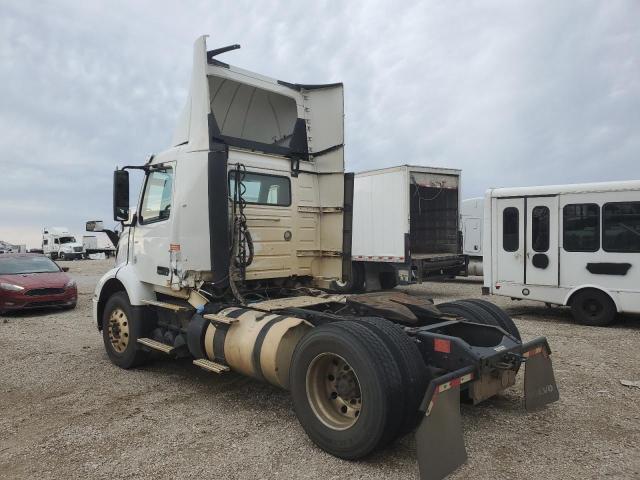 4V4W39EG3KN226152 - 2019 VOLVO VNR WHITE photo 3