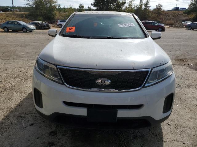 5XYKT3A69FG575706 - 2015 KIA SORENTO LX WHITE photo 5