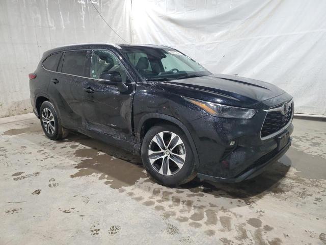5TDGZRAH6NS121486 - 2022 TOYOTA HIGHLANDER XLE BLACK photo 4