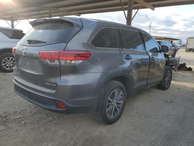 5TDJZRFH9KS708324 - 2019 TOYOTA HIGHLANDER SE GRAY photo 3