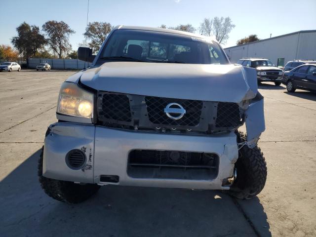 1N6AA07B24N533594 - 2004 NISSAN TITAN XE SILVER photo 5