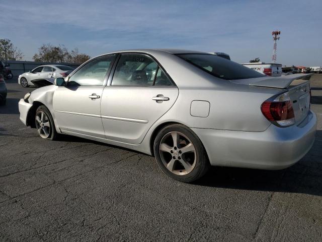 4T1BA32K36U082101 - 2006 TOYOTA CAMRY SE SILVER photo 2