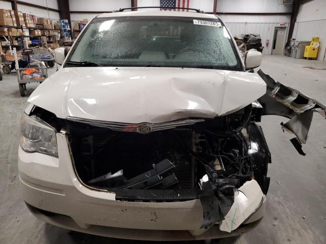 2A4RR5D16AR197965 - 2010 CHRYSLER TOWN & COU TOURING WHITE photo 5