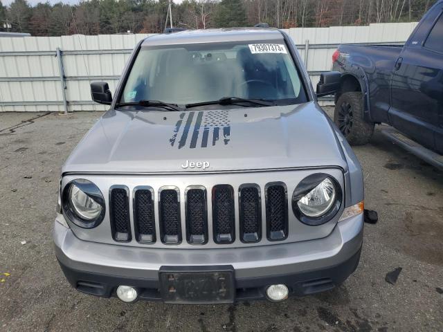 1C4NJRFB6GD674205 - 2016 JEEP PATRIOT LATITUDE SILVER photo 5