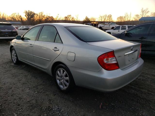 JTDBF30K920035472 - 2002 TOYOTA CAMRY LE SILVER photo 2