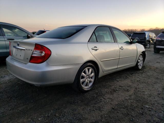 JTDBF30K920035472 - 2002 TOYOTA CAMRY LE SILVER photo 3