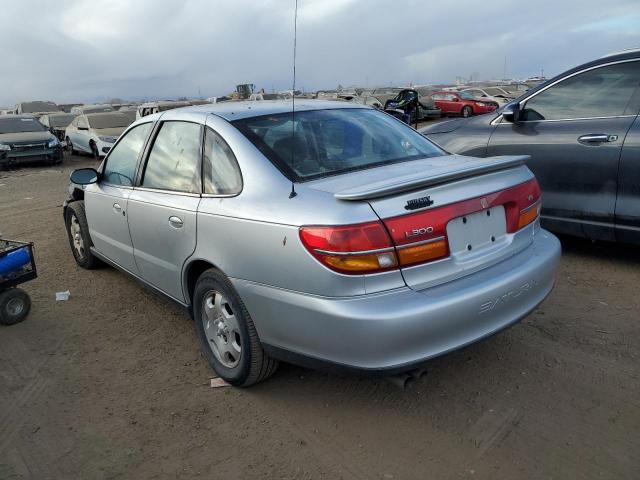 1G8JW54R22Y538481 - 2002 SATURN L300 SILVER photo 2