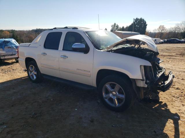 3GNMCGE00CG108040 - 2012 CHEVROLET AVALANCHE LTZ WHITE photo 4