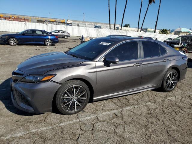 4T1G11AK2MU565037 - 2021 TOYOTA CAMRY SE GRAY photo 1