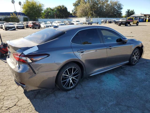 4T1G11AK2MU565037 - 2021 TOYOTA CAMRY SE GRAY photo 3