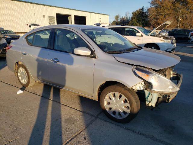 3N1CN7AP3FL883903 - 2015 NISSAN VERSA S SILVER photo 4