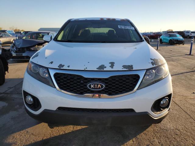 5XYKT3A14DG413869 - 2013 KIA SORENTO LX WHITE photo 5