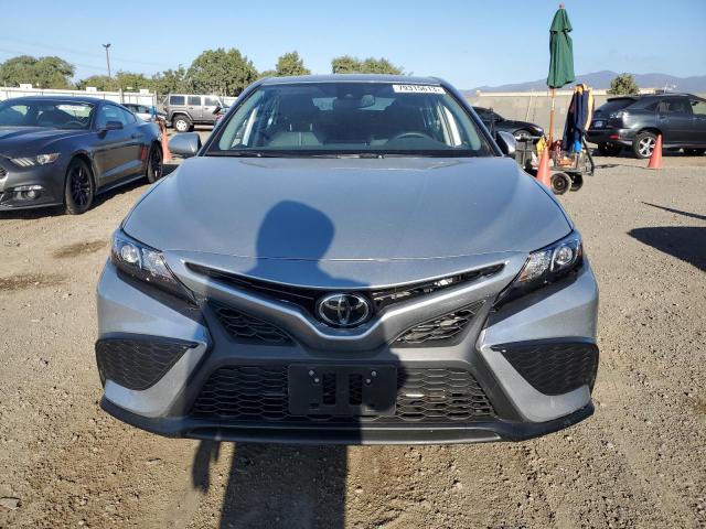 4T1T11AK3PU815310 - 2023 TOYOTA CAMRY SE NIGHT SHADE GRAY photo 5