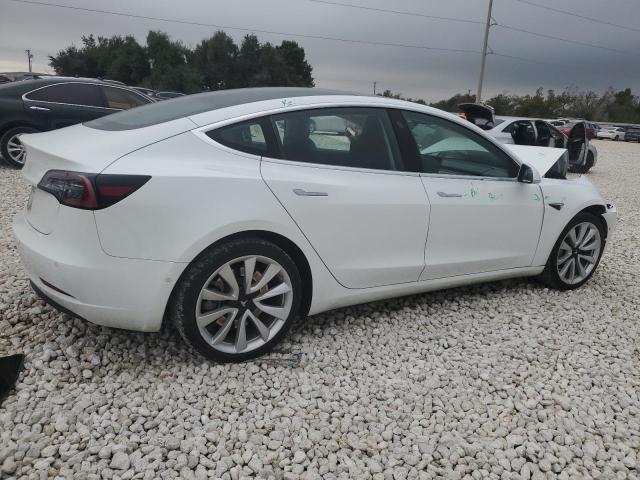 5YJ3E1EA8JF118533 - 2018 TESLA MODEL 3 WHITE photo 3