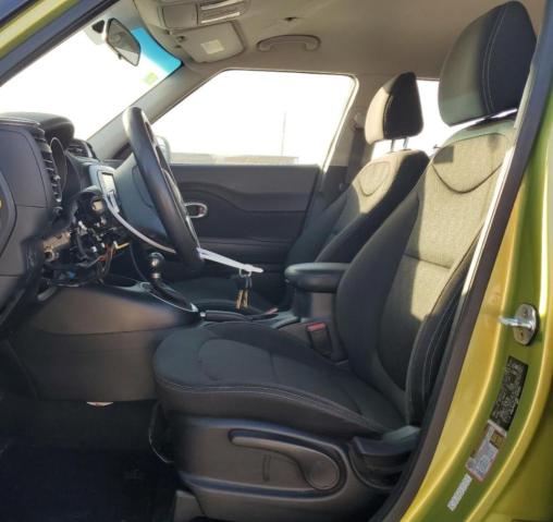 KNDJN2A24K7910990 - 2019 KIA SOUL GREEN photo 7