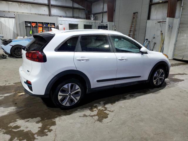 KNDCC3LG3N5159877 - 2022 KIA NIRO S WHITE photo 3