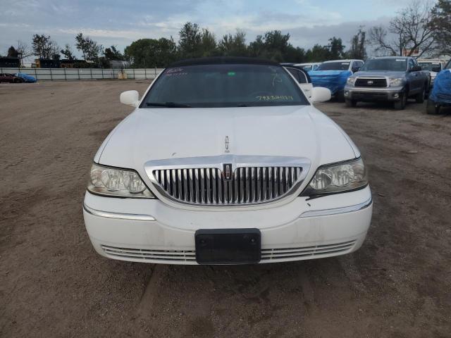 1L1FM88WX6Y637930 - 2006 LINCOLN TOWN CAR EXECUTIVE WHITE photo 5
