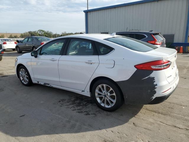 3FA6P0HD2KR128083 - 2019 FORD FUSION SE WHITE photo 2