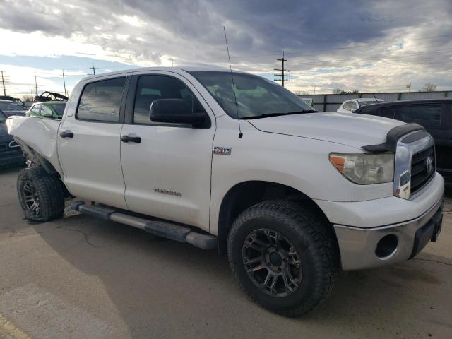 5TFDV54128X056110 - 2008 TOYOTA TUNDRA CREWMAX WHITE photo 4