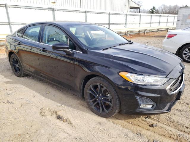 3FA6P0HD7KR213839 - 2019 FORD FUSION SE BLACK photo 4