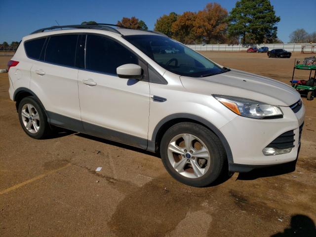 1FMCU0GX5DUD17447 - 2013 FORD ESCAPE SE WHITE photo 4