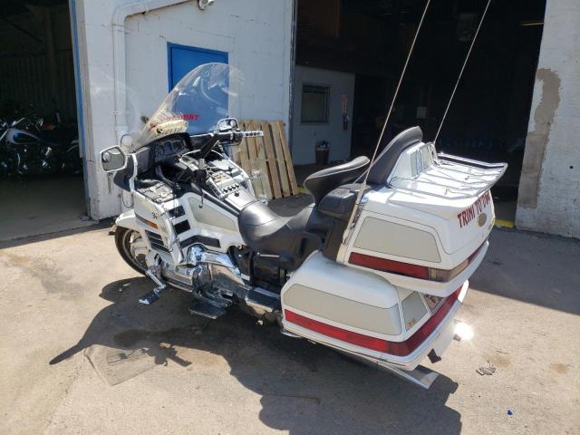 1HFSC2238YA201742 - 2000 HONDA GL1500 SE12 CREAM photo 3