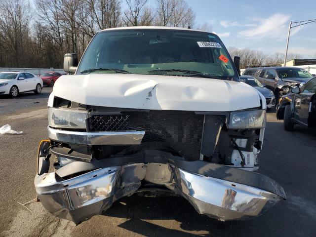 1GAZGPFP6J1183540 - 2018 CHEVROLET EXPRESS G3 LT WHITE photo 5