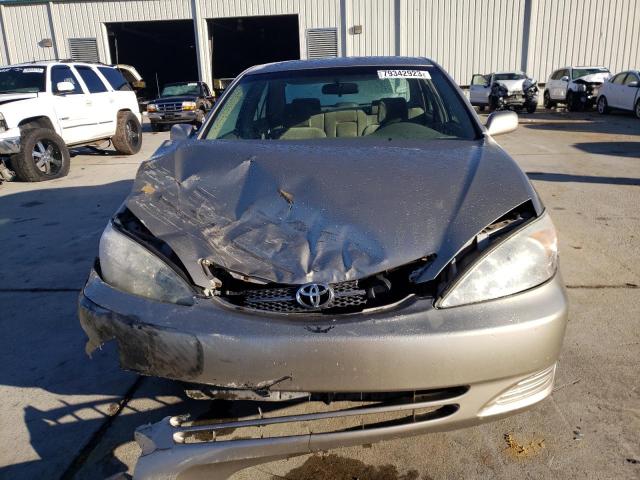 JTDBE32K820033275 - 2002 TOYOTA CAMRY LE GOLD photo 5