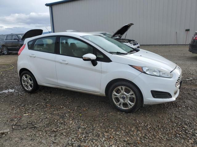 3FADP4EJ5GM205686 - 2016 FORD FIESTA SE WHITE photo 4