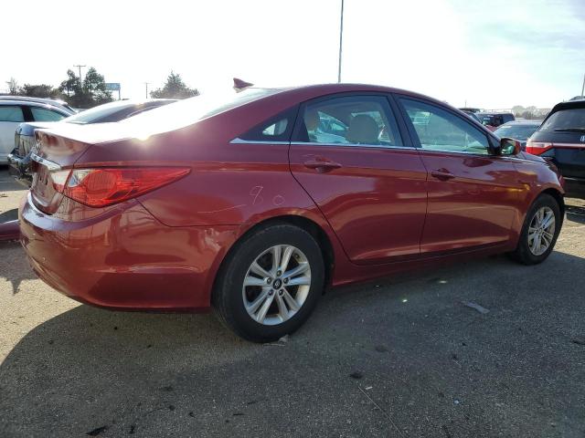 5NPEB4AC4DH797782 - 2013 HYUNDAI SONATA GLS RED photo 3