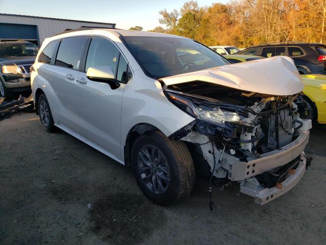 5TDYRKEC9PS145147 - 2023 TOYOTA SIENNA XLE WHITE photo 4