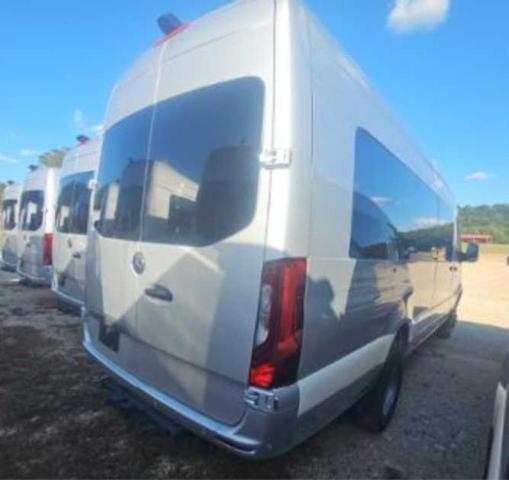 W1X8ND6Y1PT132833 - 2023 MERCEDES-BENZ SPRINTER 3500 SILVER photo 4