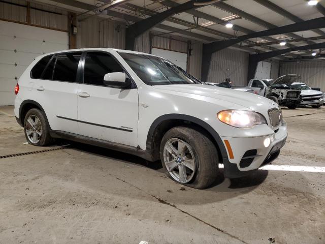 5UXZW0C52BL657024 - 2011 BMW X5 XDRIVE35D WHITE photo 4
