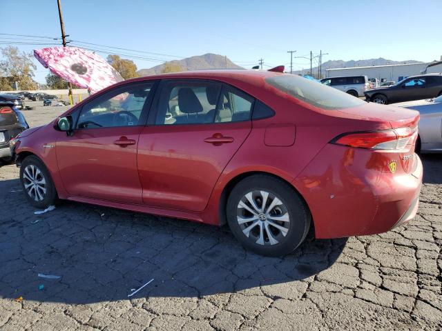 JTDEAMDE5MJ009860 - 2021 TOYOTA COROLLA LE RED photo 2