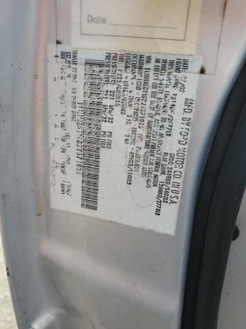 1LNHM81W82Y671926 - 2002 LINCOLN TOWN CAR EXECUTIVE SILVER photo 12